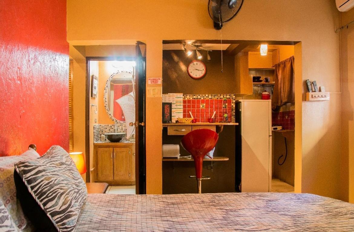 One32 Guest House Кингстън Екстериор снимка