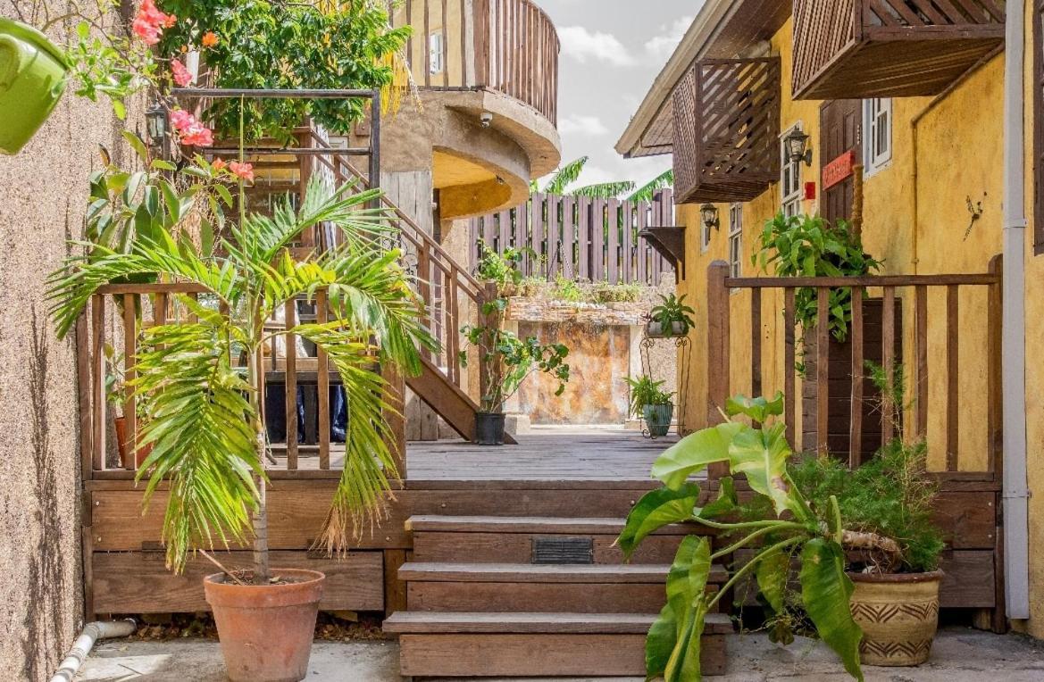 One32 Guest House Кингстън Екстериор снимка