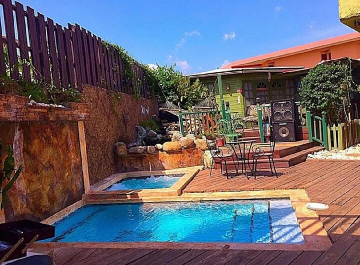 One32 Guest House Кингстън Екстериор снимка