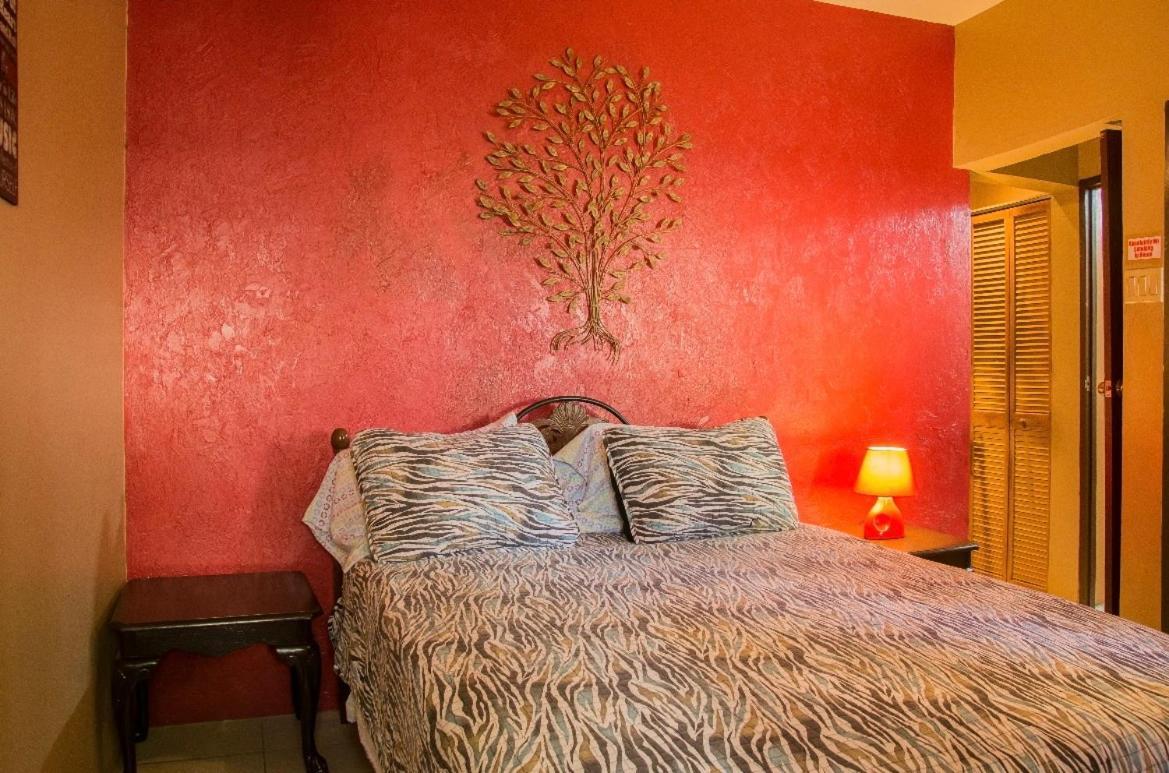 One32 Guest House Кингстън Екстериор снимка