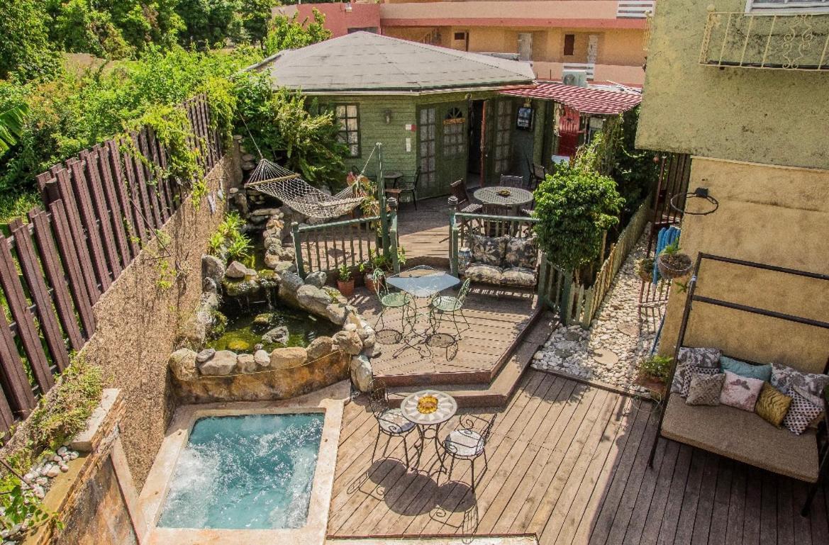 One32 Guest House Кингстън Екстериор снимка
